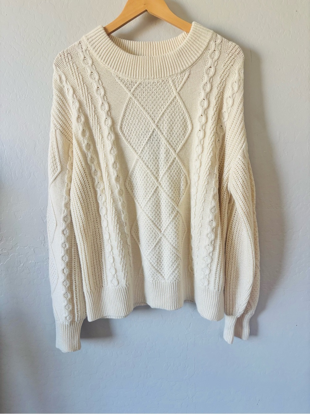 Universal Thread Cream Cable Knit Crewneck Sweater